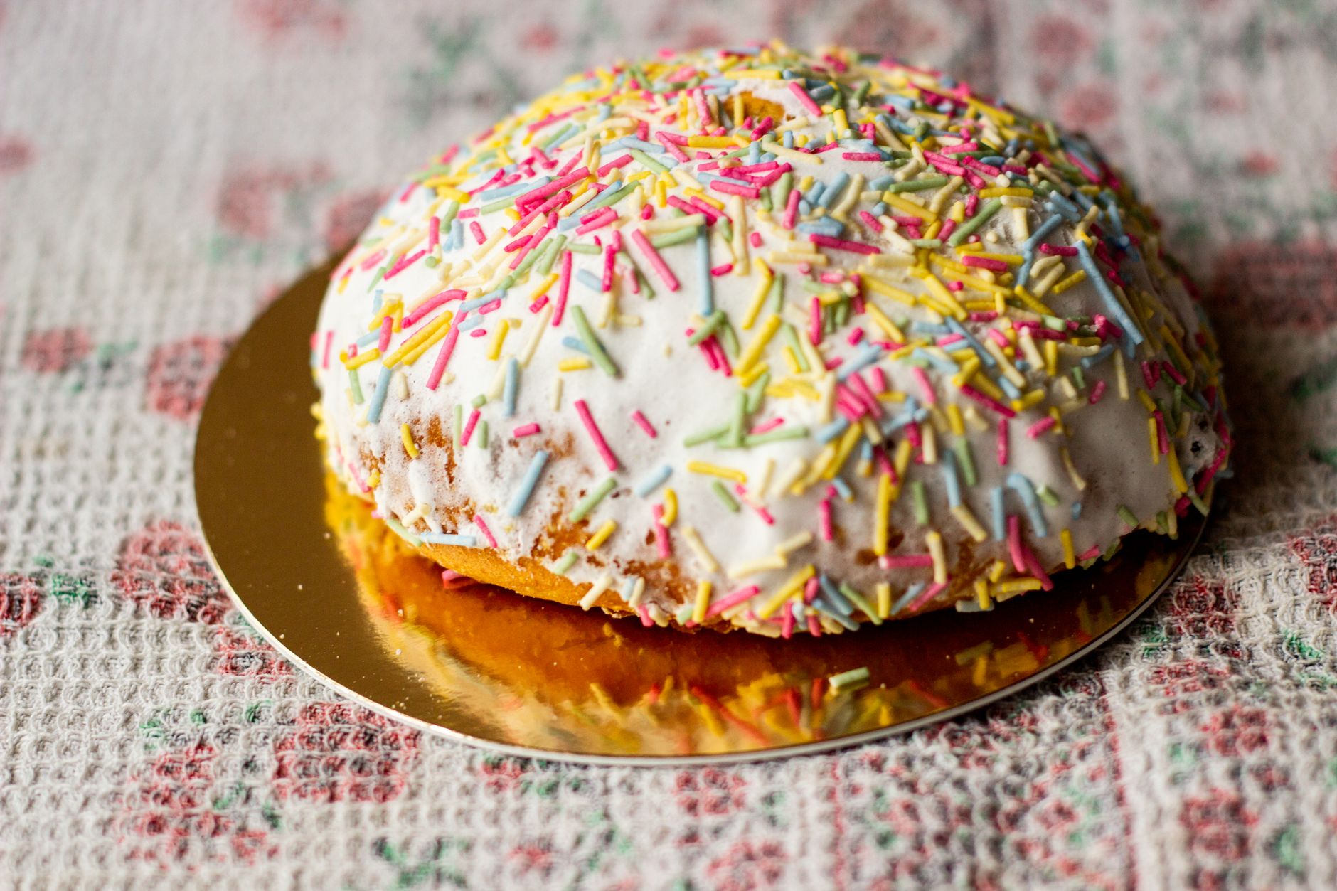 Iced buns with cream & jam