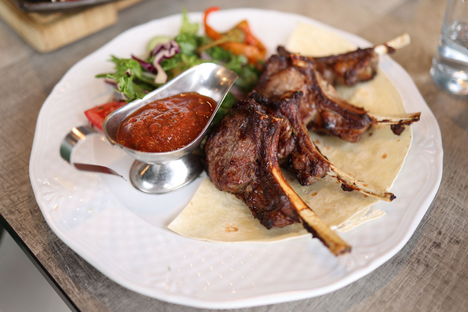 Lamb chops with red pepper & mint salsa