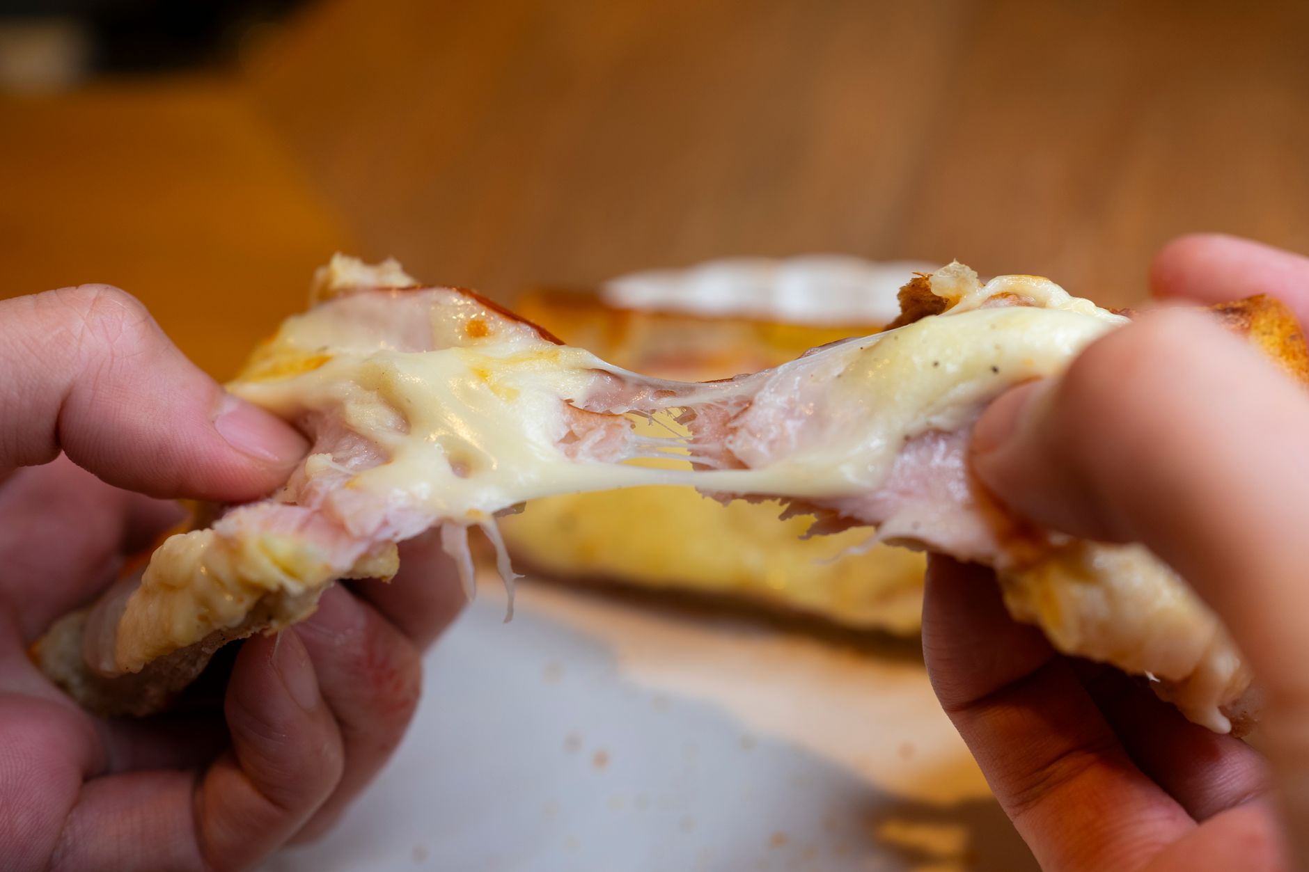 Speedy microwave pizza toastie