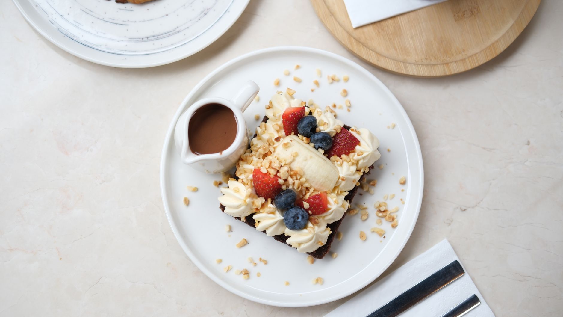 Banana traybake with cream cheese frosting