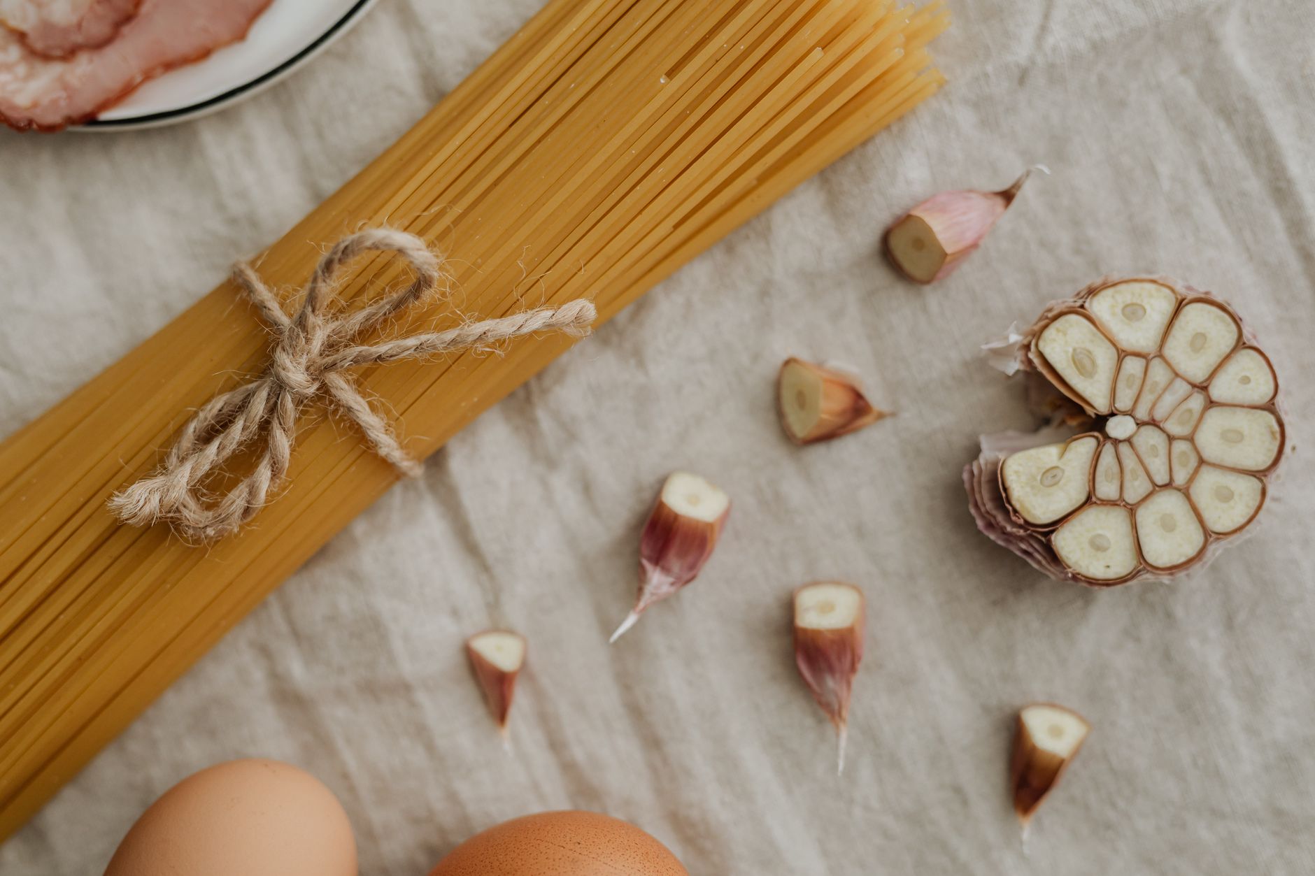 Linguine with Fried Eggs and Garlic