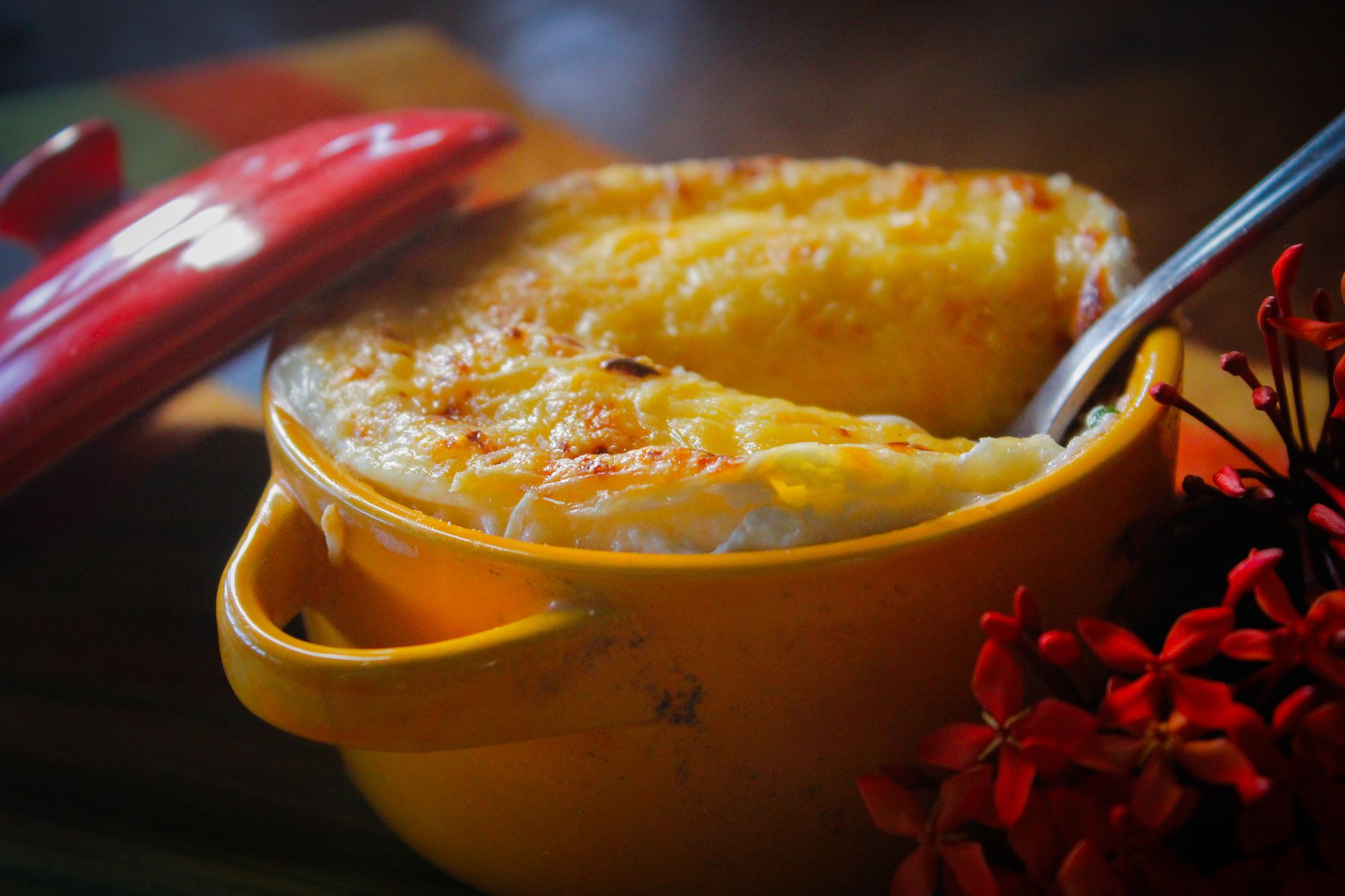 Creamy cheese & potato bake