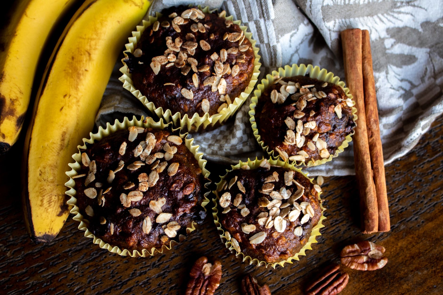 Applesauce Cinnamon Oat Muffins