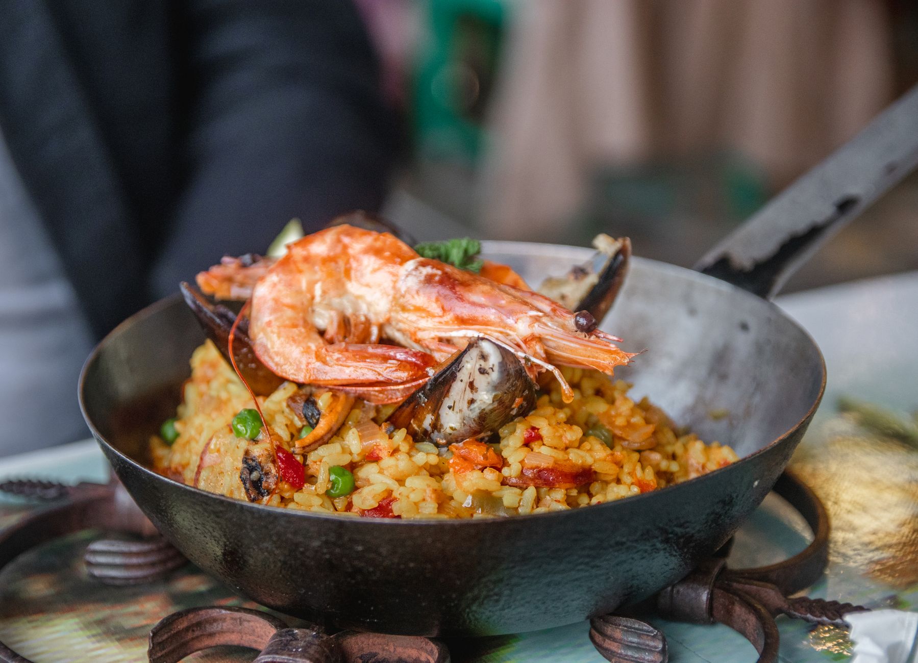 Spanish rice & prawn one-pot
