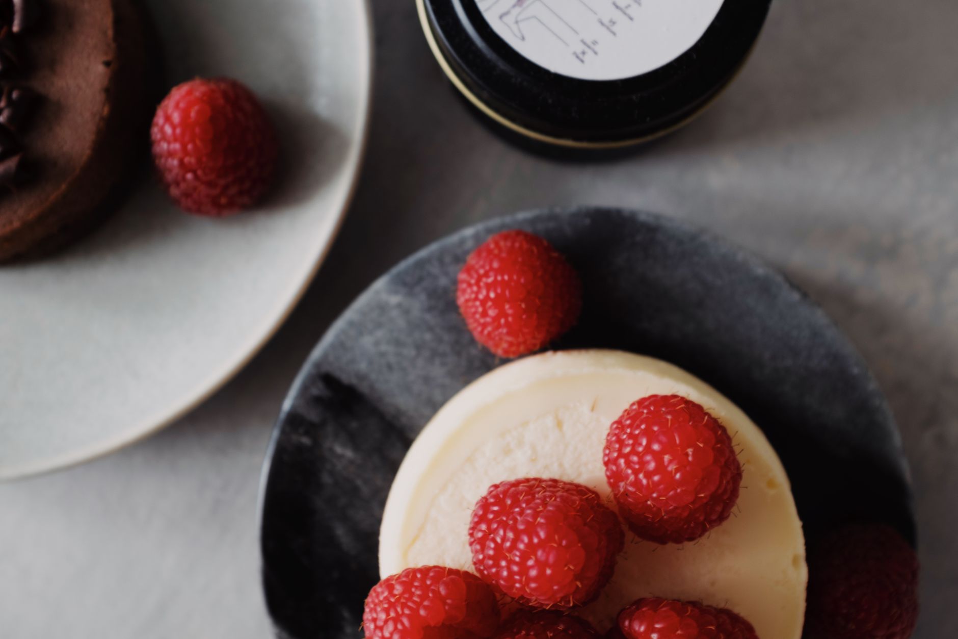 Manuka honey cheesecake with raspberries