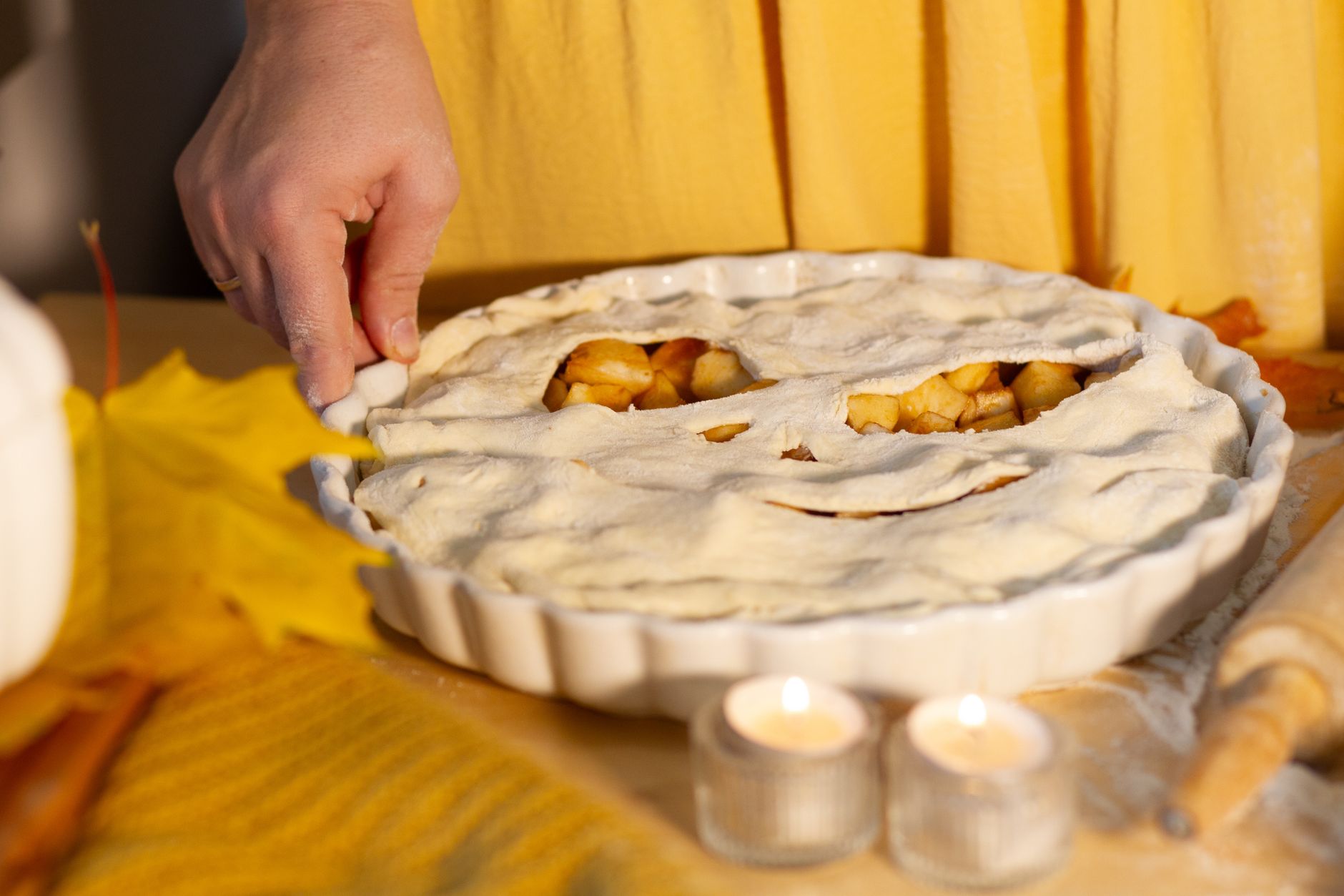 Cinnamon Roll Apple Pie