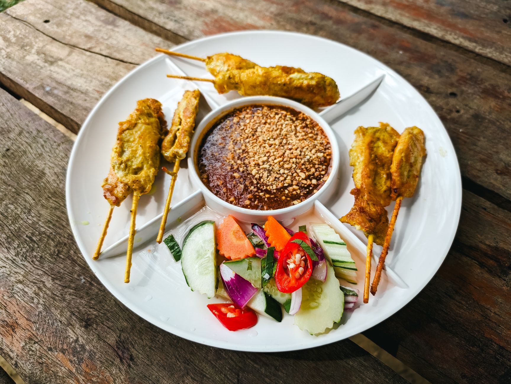 Mini brochettes with spicy Thai dip