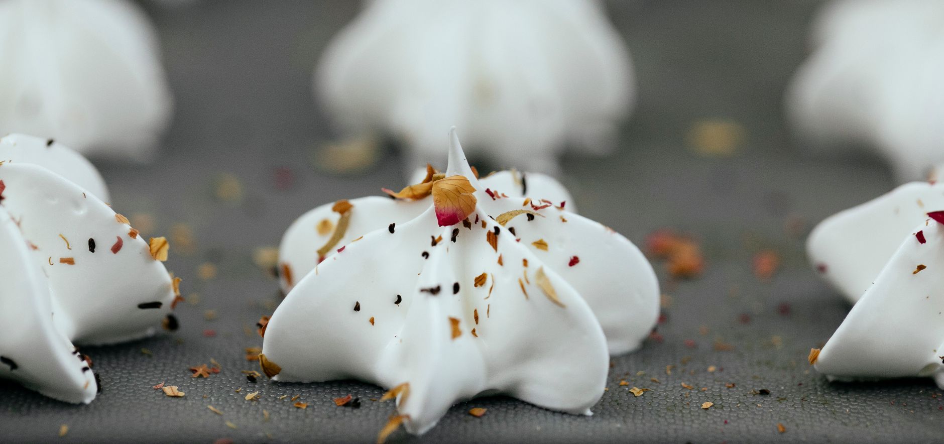 No-cook meringue Christmas tree