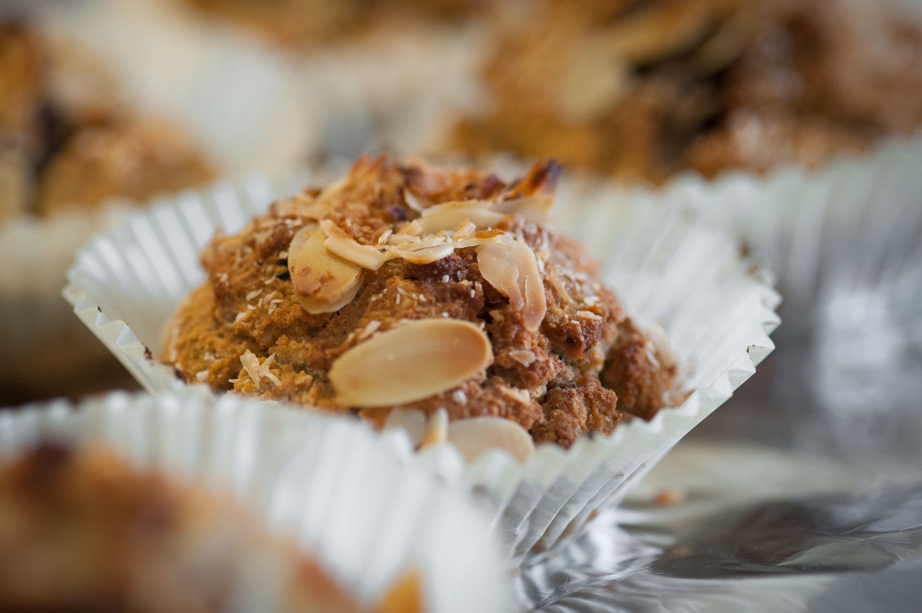 Peach & almond muffins