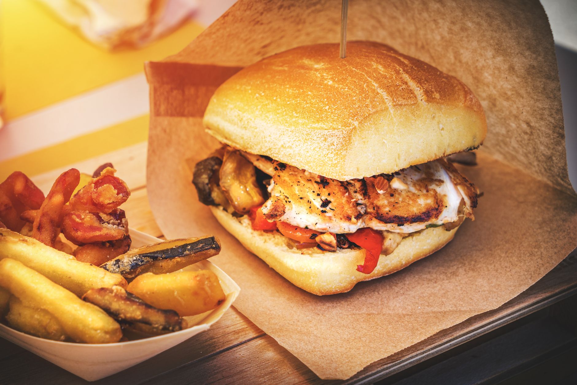 15-minute chicken & halloumi burgers