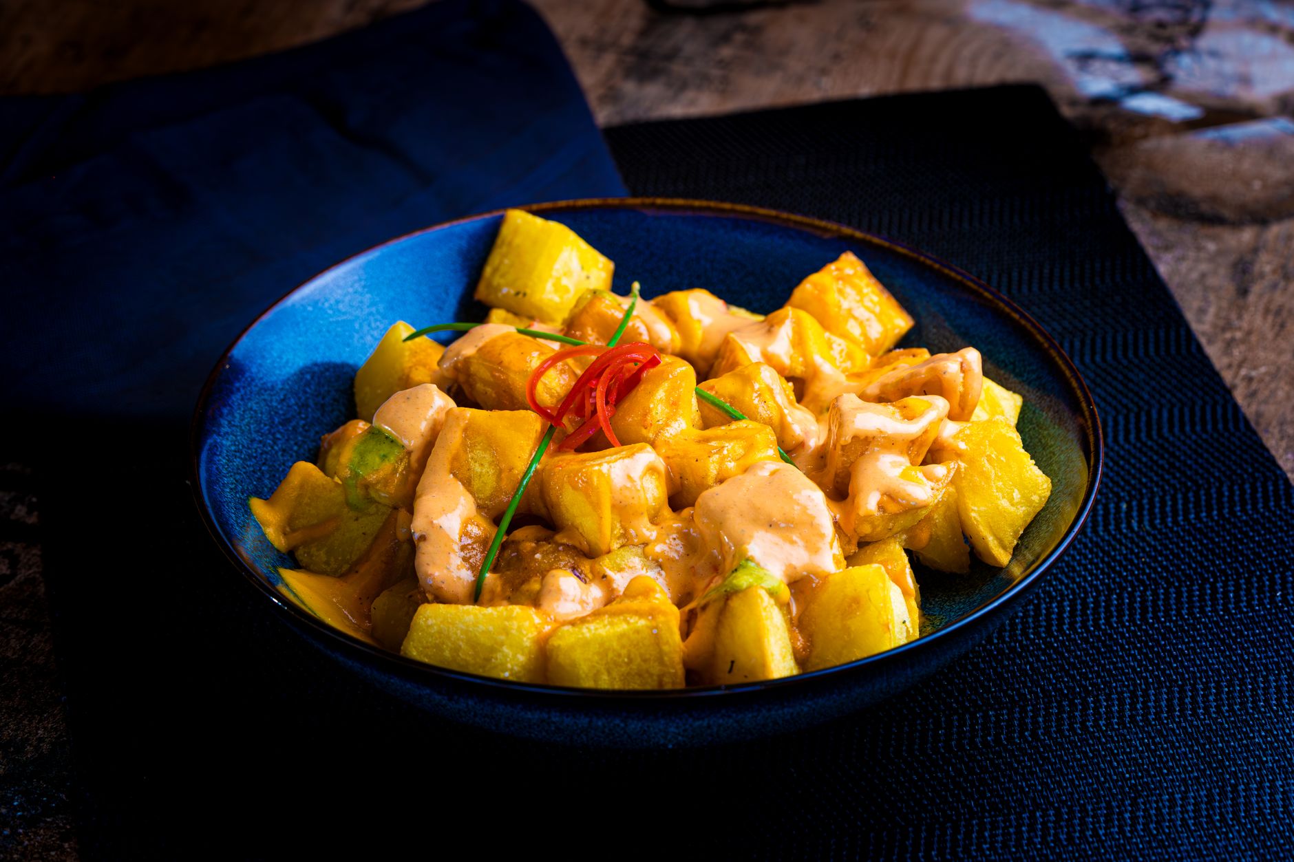 Air fryer patatas bravas