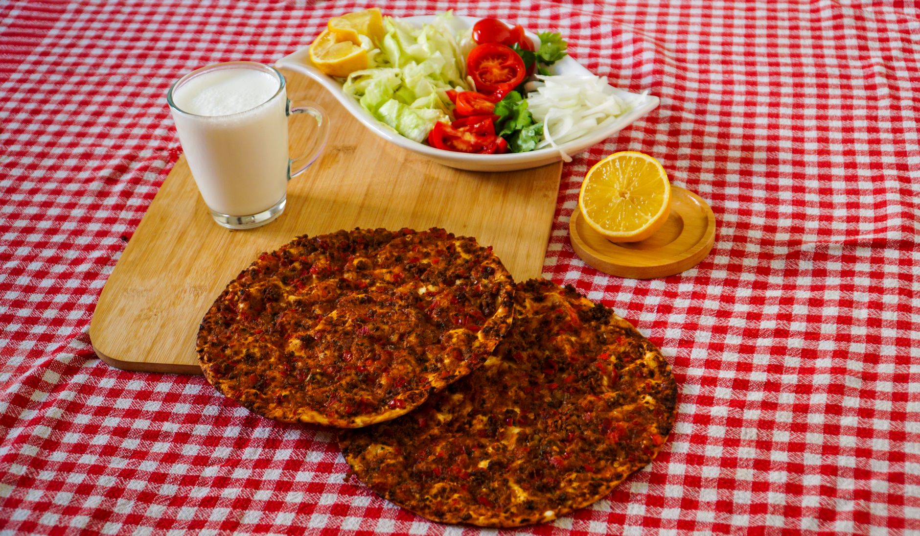 Turkish lahmacun